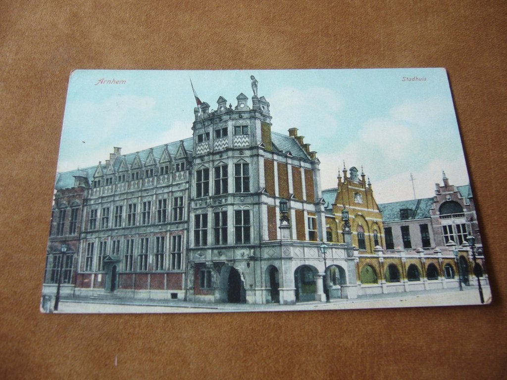 ARNHEM  =  STADHUIS  BRIEFKAART 1909, Verzamelen, Ansichtkaarten | Nederland, Ophalen of Verzenden, Voor 1920, Gelopen, Gelderland