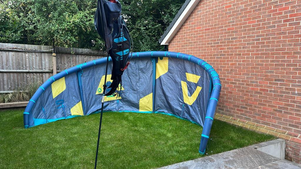 Duotone Evo 2023 10m full kite set, Watersport en Boten, Kitesurfen, Twintip, Ophalen of Verzenden, Zo goed als nieuw