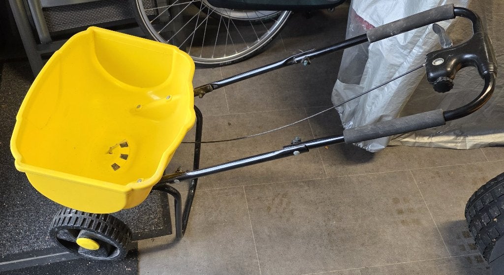 Strooiwagen 35 liter, zoutstrooier, meststrooier., Ophalen, Zo goed als nieuw, Overige soorten, Overige merken