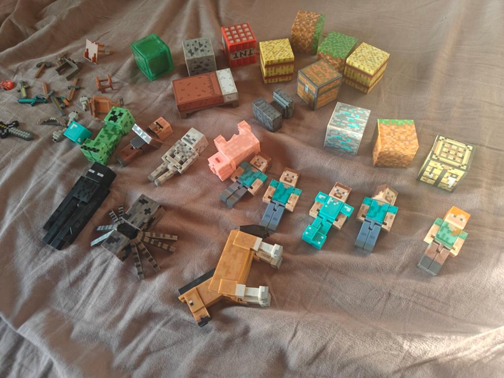 Grote Minecraft speelgoedset met figuren en accessoires, Ophalen of Verzenden, Gebruikt