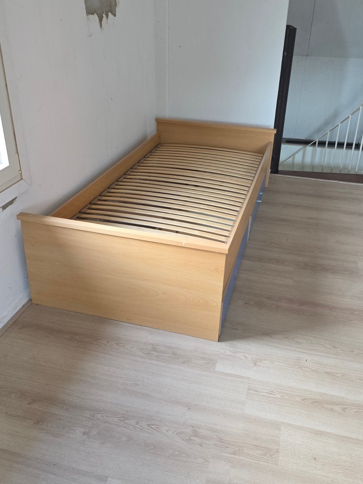 Eenpersoonsbed met lattenbodem 90x200, Ophalen, Gebruikt, 90 cm, Eenpersoons
