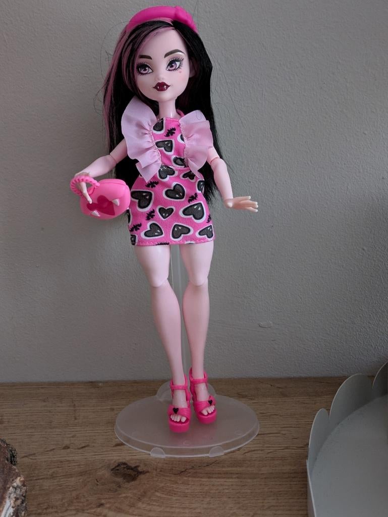 Monster High Draculaura pop met accessoires zonder standaard, Ophalen of Verzenden, Zo goed als nieuw, Overige typen