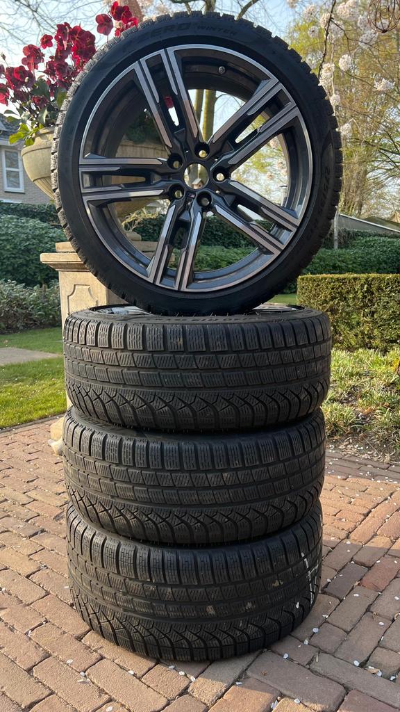 Winterbanden met velgen BMW 8-serie Pirelli 245/49 R19, 19 inch, Banden en Velgen, Personenwagen, Gebruikt