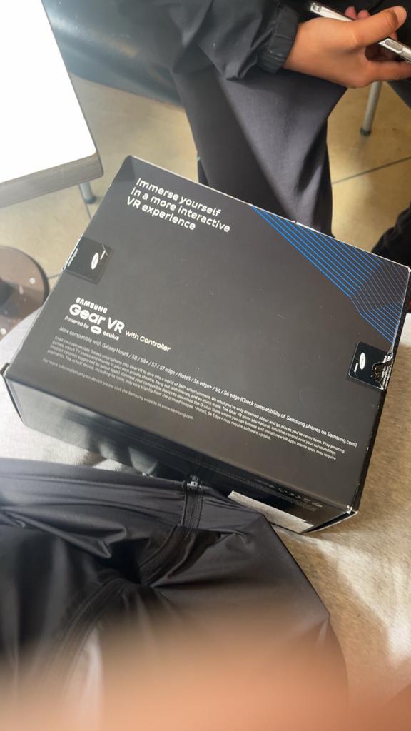 Samsung Gear VR met Controller (SM-R324), Spelcomputers en Games, Virtual Reality, Ophalen of Verzenden, Zo goed als nieuw, VR-bril
