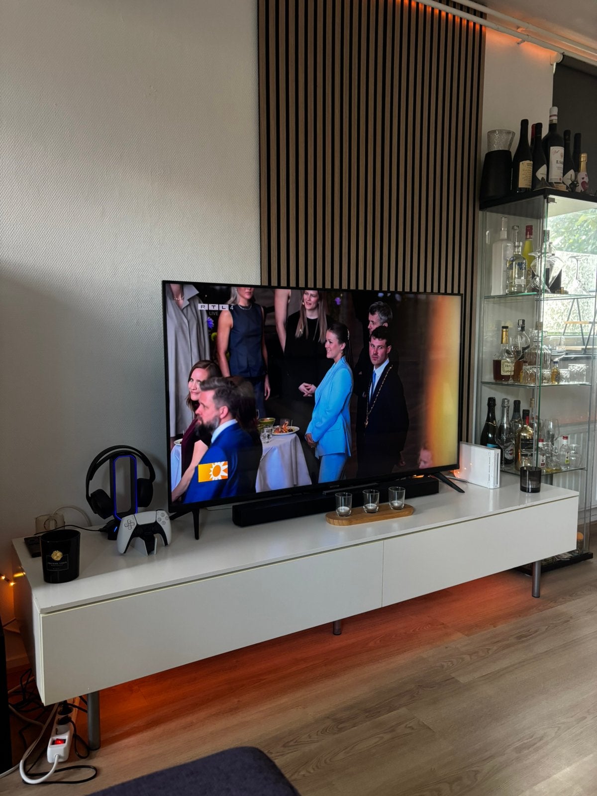 Modern wit tv-meubel met opbergruimte, Ophalen, Zo goed als nieuw, 25 tot 50 cm, Minder dan 100 cm