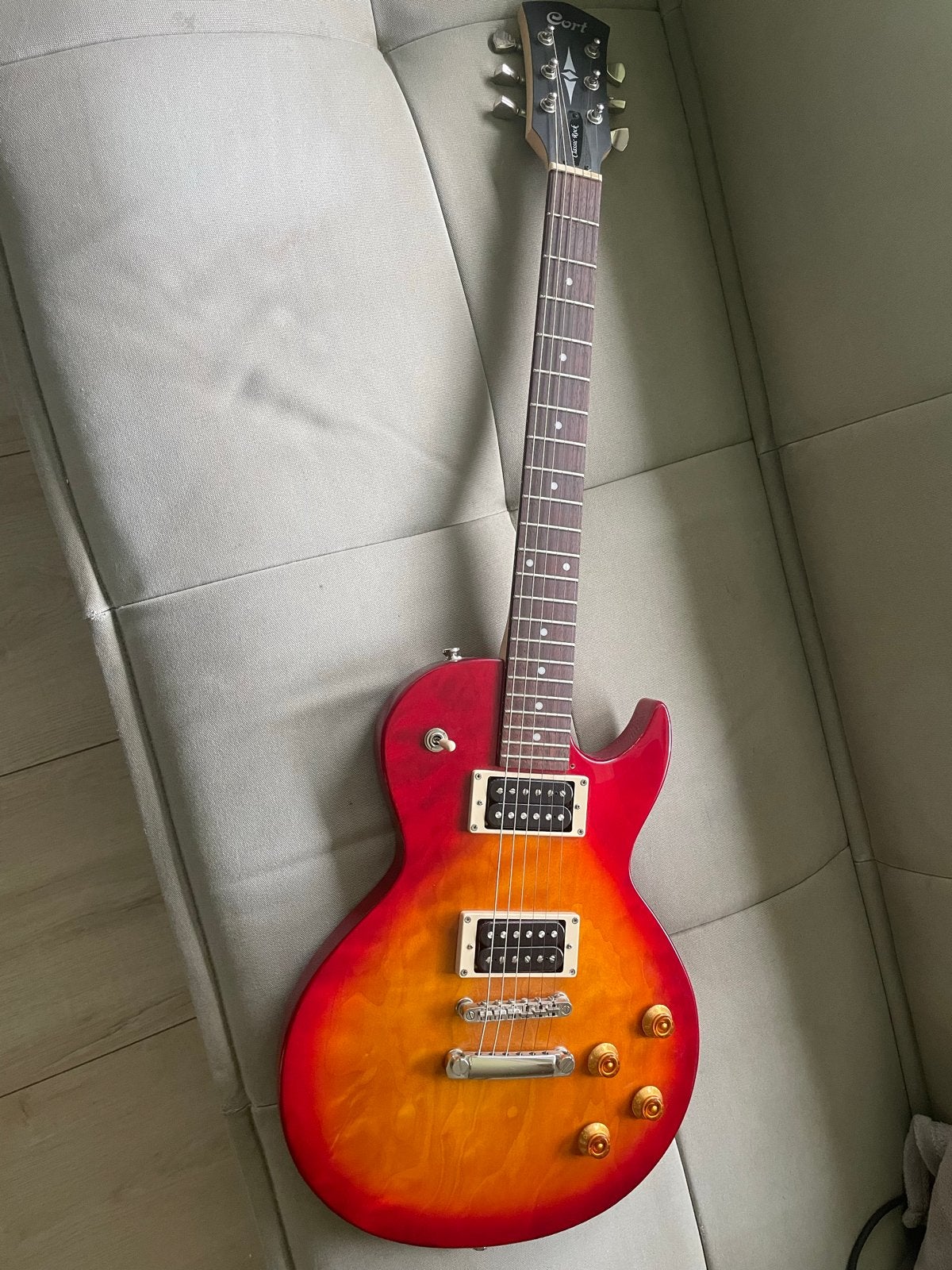 Cort Elektrische Gitaar (Les Paul Stijl), Met versterker, Zo goed als nieuw, Solid body, Ophalen