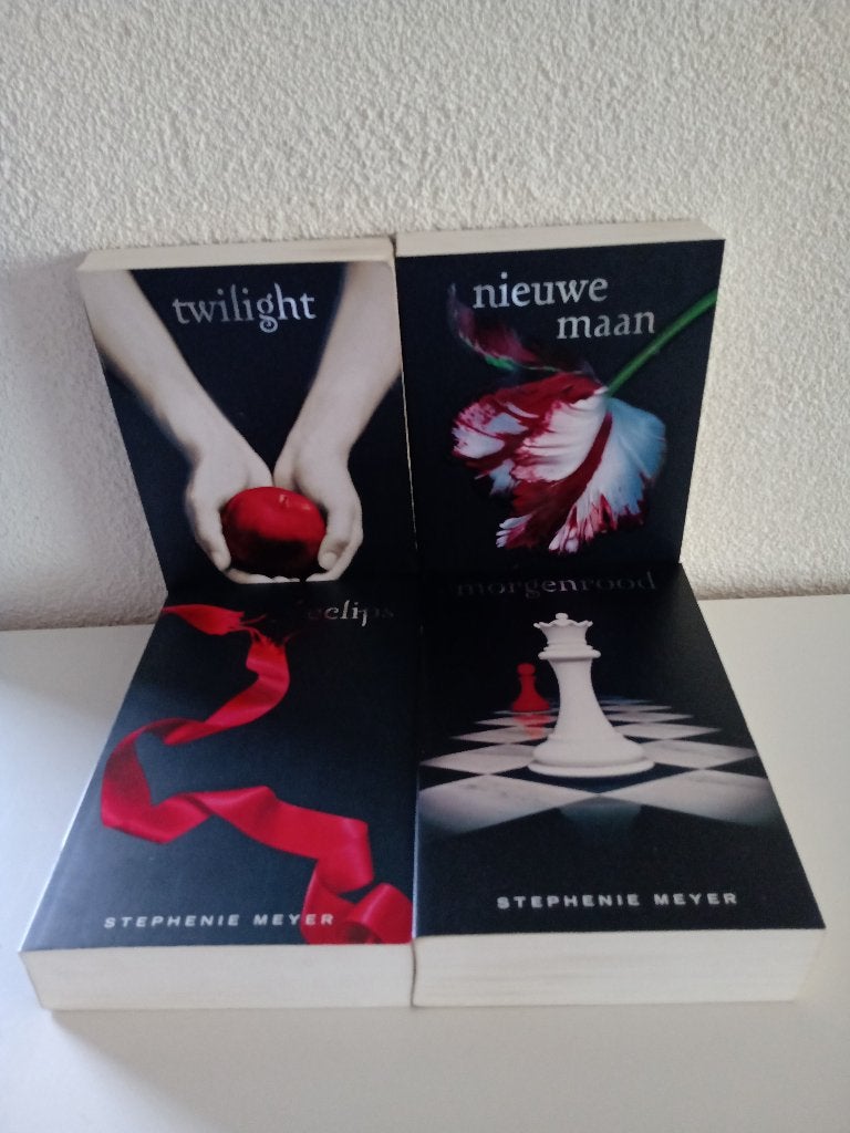 Twilight, Nieuwe Maan, Eclips en Morgenrood- Stephenie Meyer, Boeken, Fantasy, Gelezen, Ophalen of Verzenden