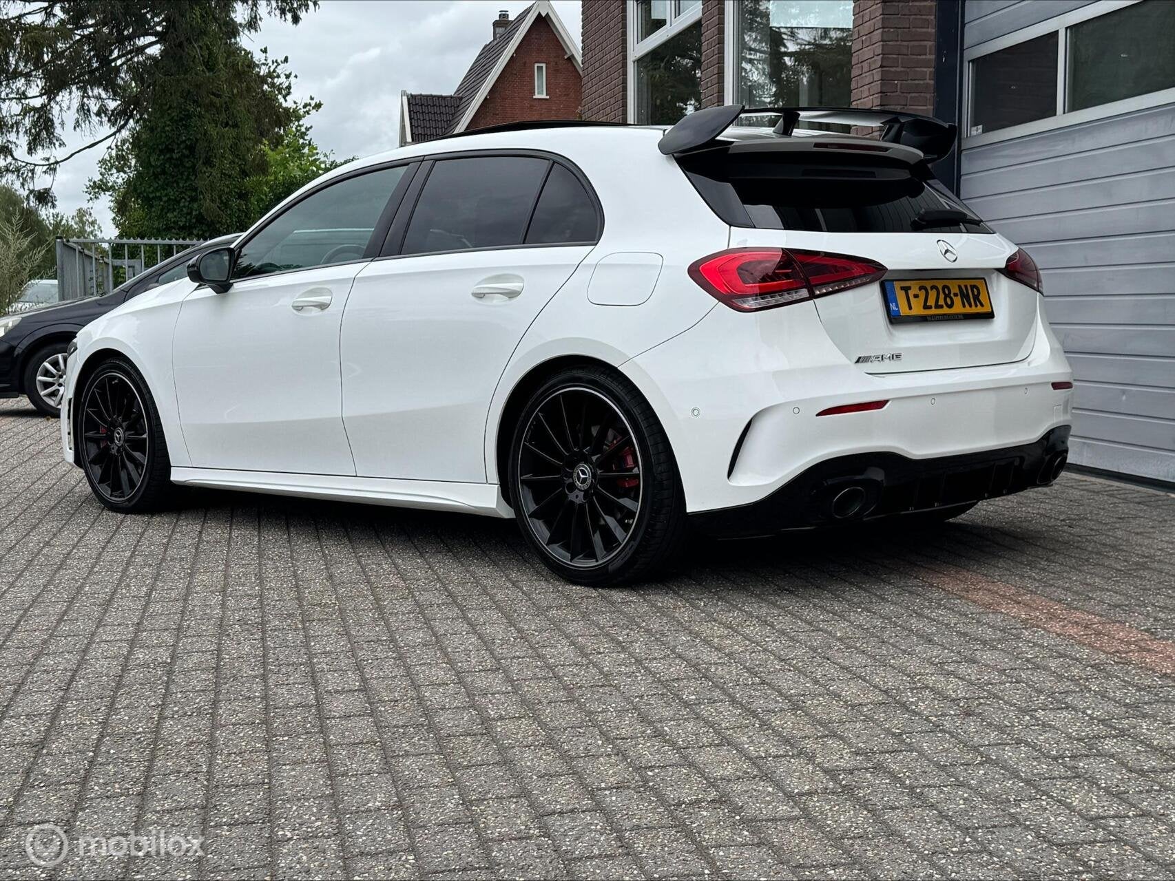 Mercedes A klasse 250 AUT AMG LINE LEDER/PANO/CAMERA/VOL!, Auto's, 15 km/l, Gebruikt, Euro 6, 4 cilinders