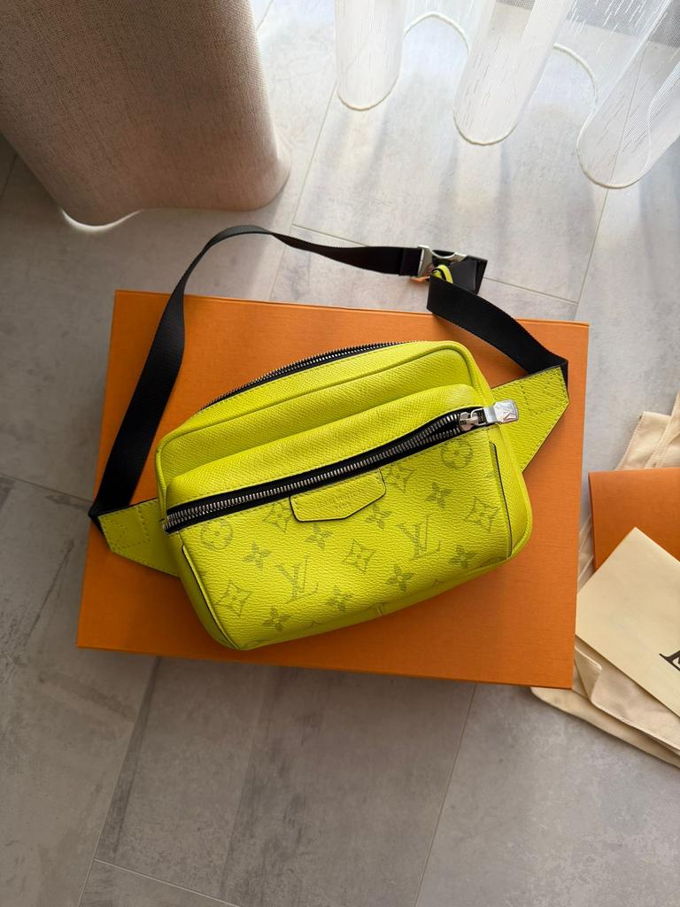 Louis vuitton outdoor bumbag neon, Ophalen of Verzenden, Zo goed als nieuw, Geel