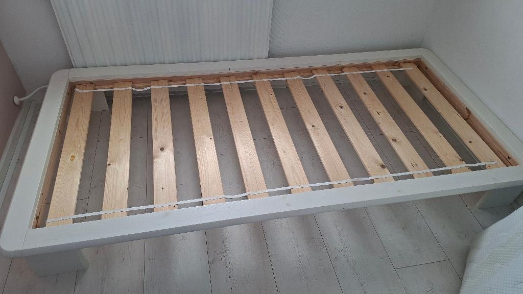 Wit eenpersoonsbed gratis af te halen, Ophalen, Gebruikt, 90 cm, Eenpersoons