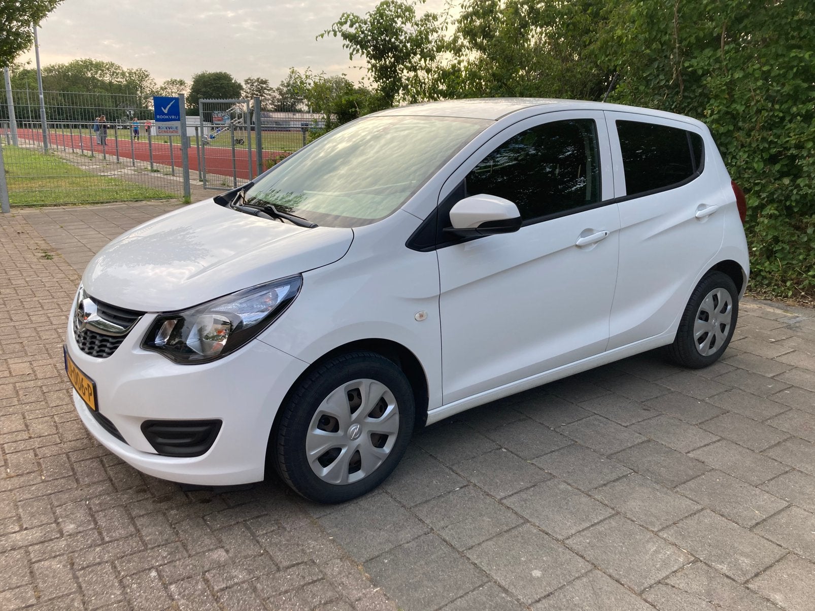 Opel Karl 1.0 Selection Ecoflex 55KW 2016 Wit, Auto's, Opel, Particulier, Karl, ABS, Airbags, Airconditioning, Bluetooth, Boordcomputer