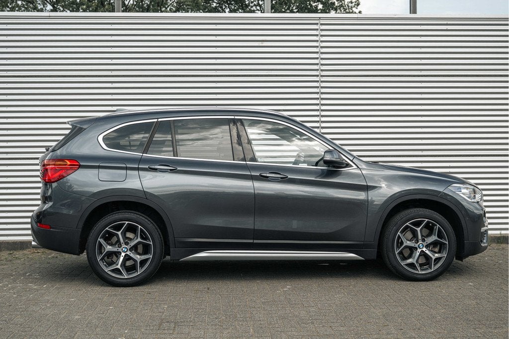 BMW X1 sDrive20i xLine Automaat / Sportstoelen / Comfort Acc, 1998 cc, Met garantie (alle), Leder, Bedrijf