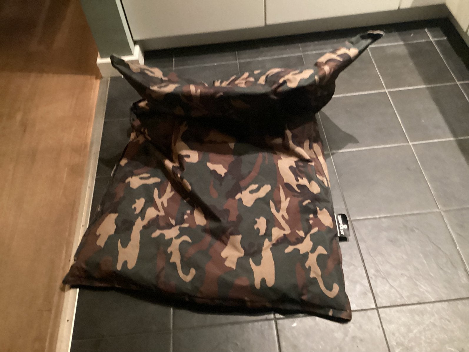 Legerkleurige zitzak van drop&sit, Huis en Inrichting, Zitzakken, Ophalen, Zo goed als nieuw
