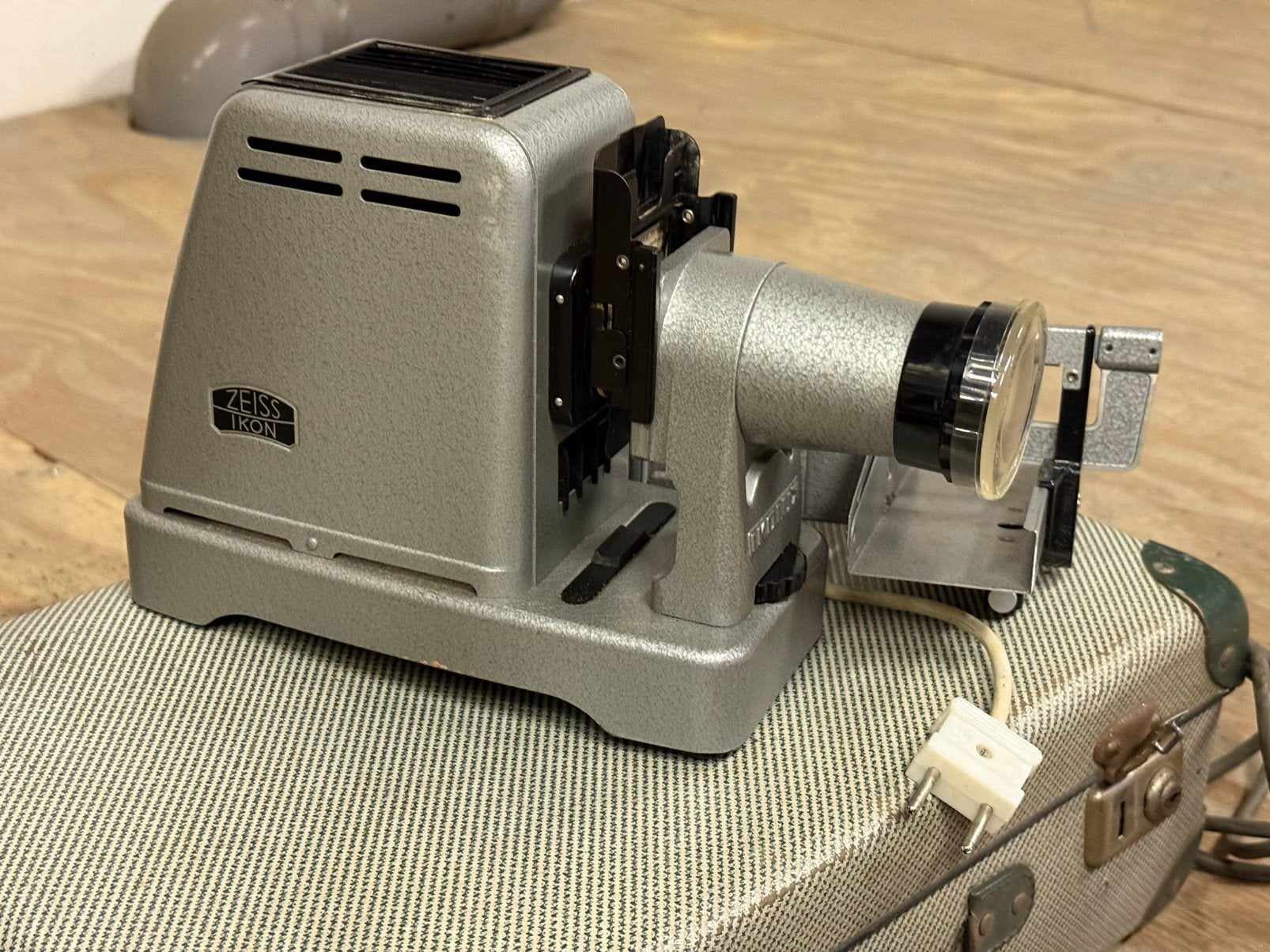 Diaprojector Zeiss Ikon Ikolux jaren 60, Ophalen, Gebruikt