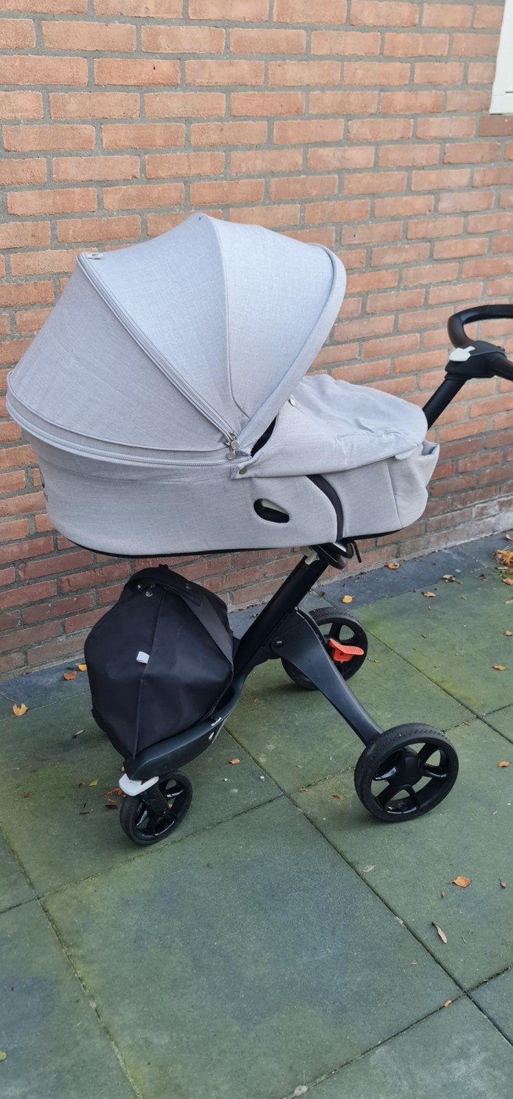 Stokke Xplory kinderwagen met reiswieg en accessoires, Kinderen en Baby's, Gebruikt, Verstelbare duwstang, Ophalen, Kinderwagen
