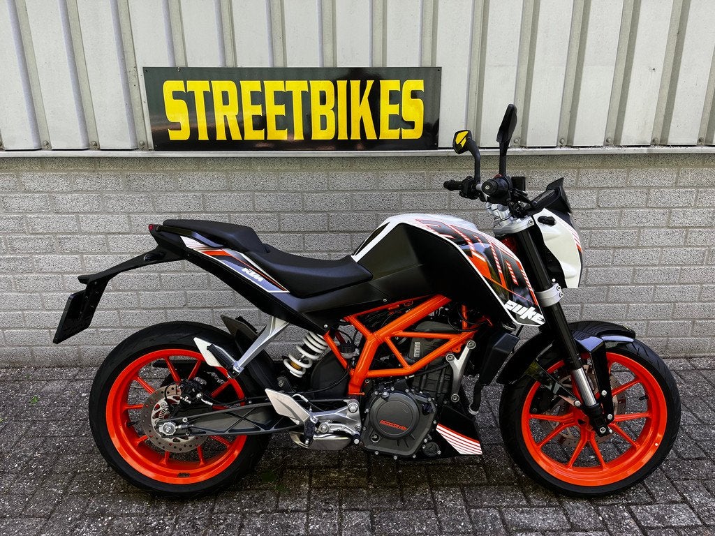KTM 390 DUKE (bj 2016), Bedrijf, 373 cc, 12 t/m 35 kW, Naked bike