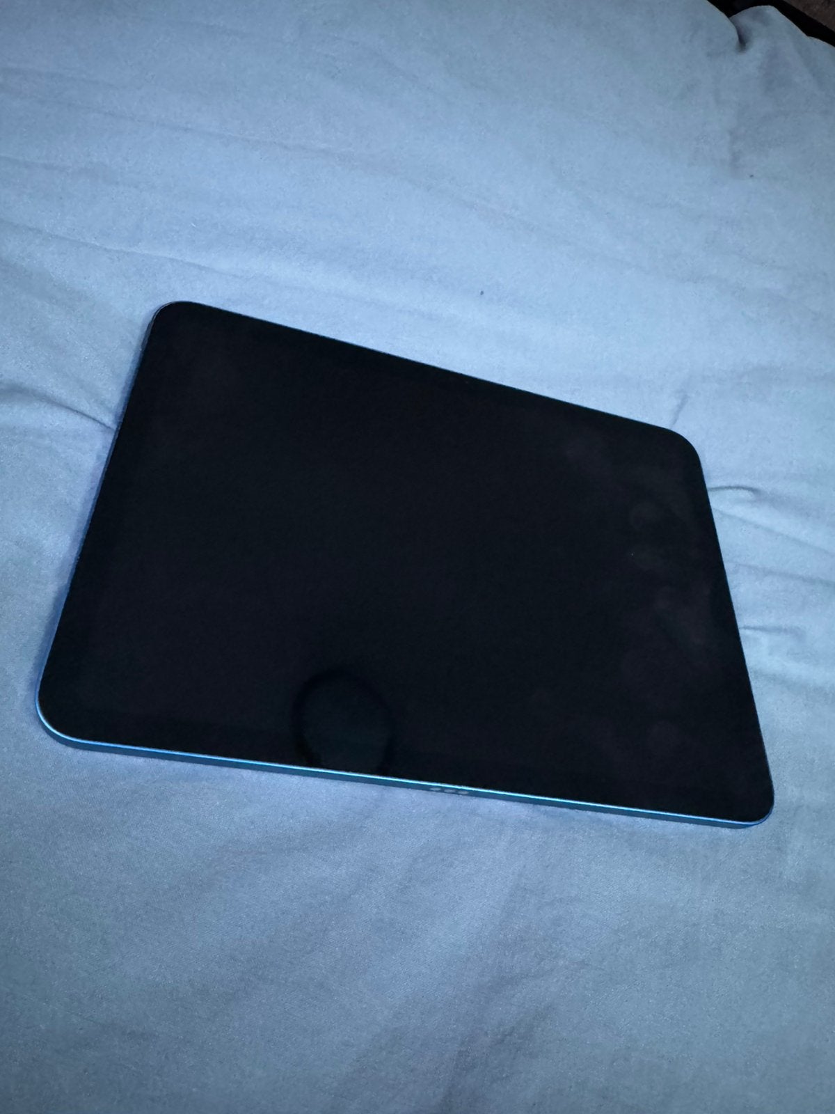 Ipad met hoesje, Ophalen of Verzenden, Zo goed als nieuw, 10 inch, Apple iPad