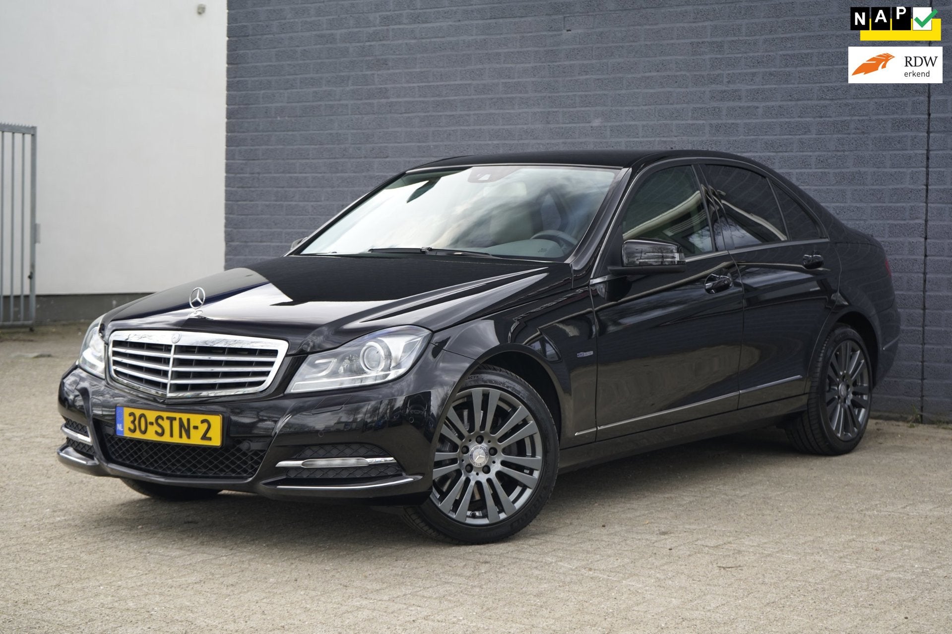 Mercedes-Benz C-klasse 350 4M Elegance V6 306pk Facelift NAP, Auto's, Mercedes-Benz, Automaat, Euro 5, Beige, Zwart