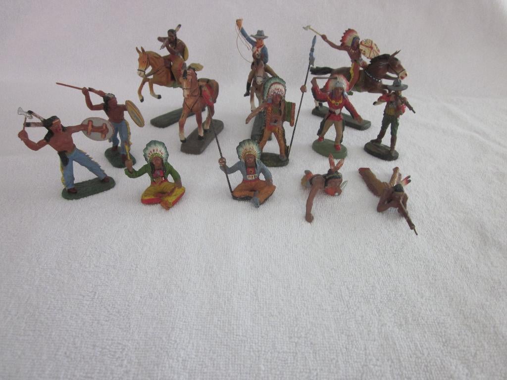 Elastolin 16 figuren 2 cowboys 4 paarden 10 indianen lees!!!, Ophalen of Verzenden