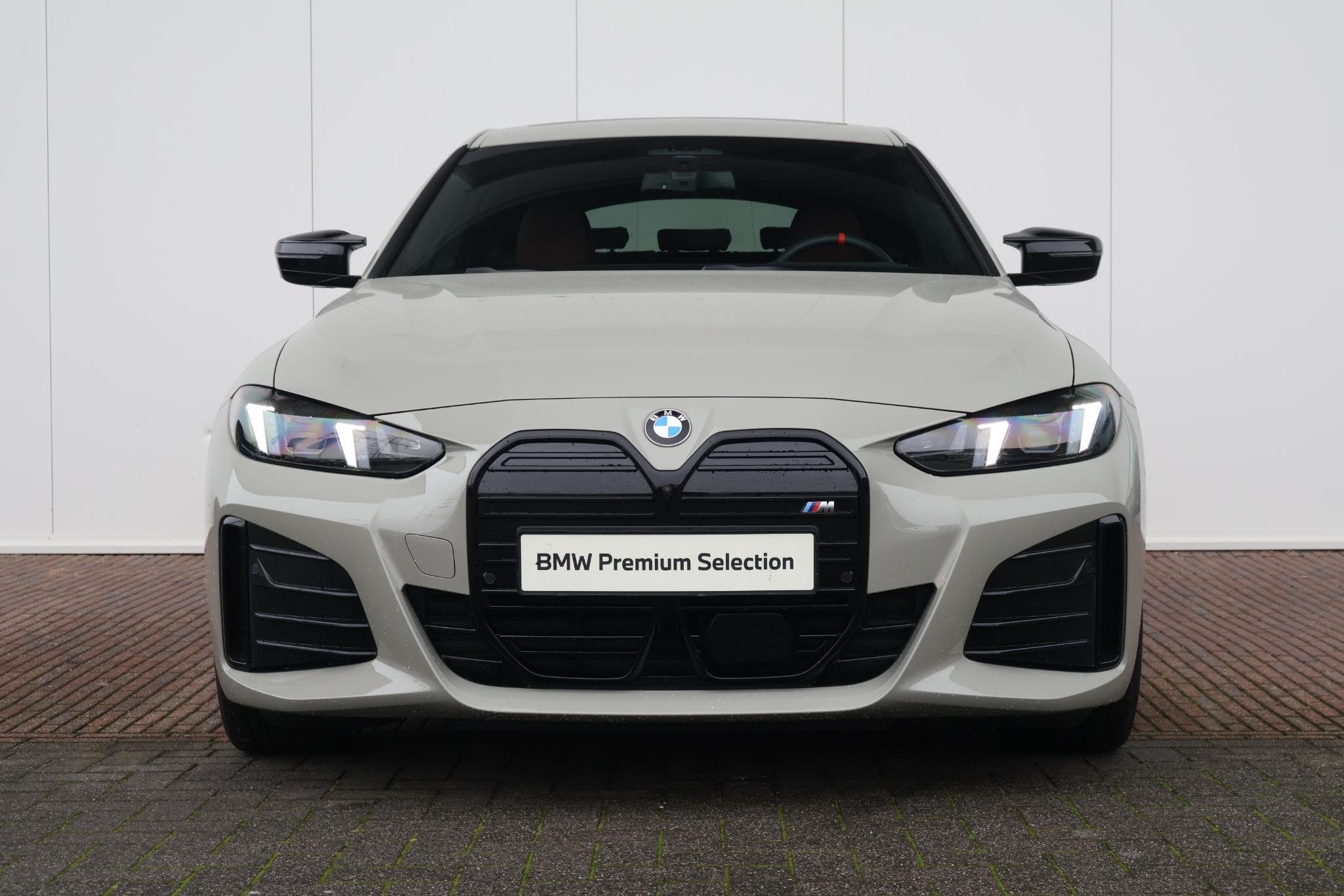 BMW i4 M60 84 kWh | Sport Pakket Pro | Panorama Dak | Harman, Stof, Zwart, Met garantie (alle), Origineel Nederlands