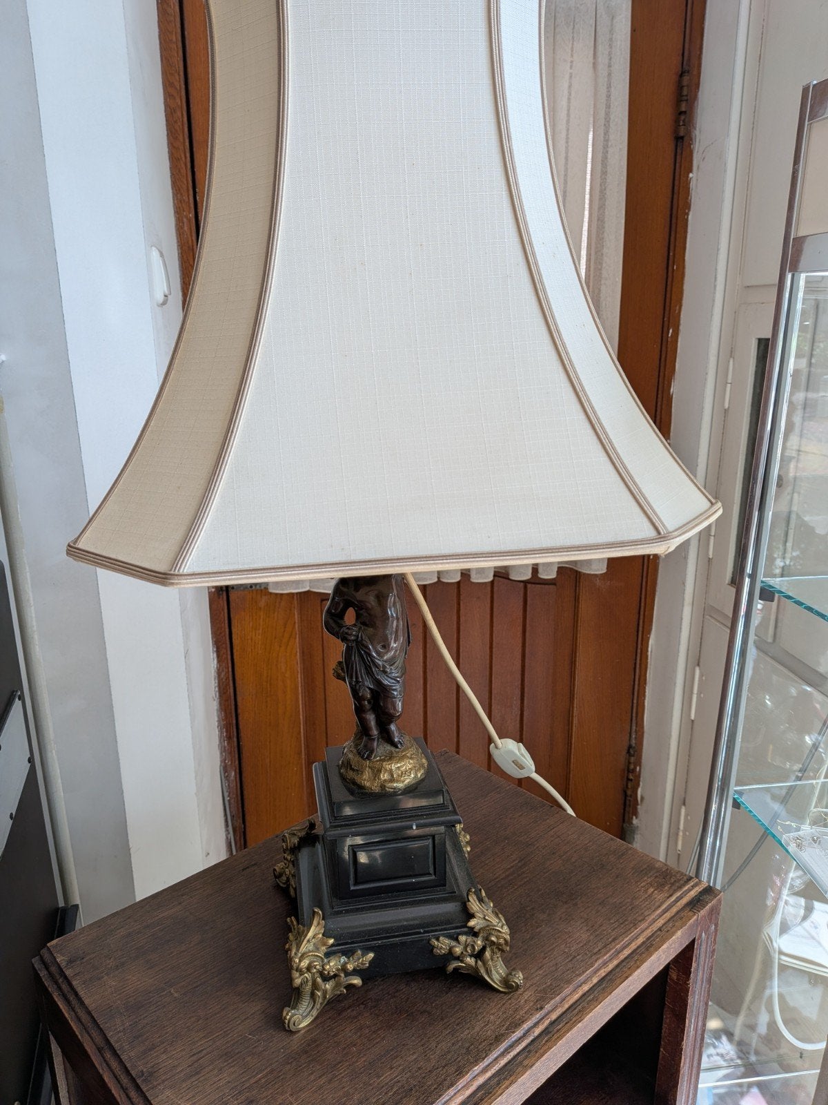 Antieke lamp Hoogte totaal 70 cm hoogte kap 31 cm, Ophalen
