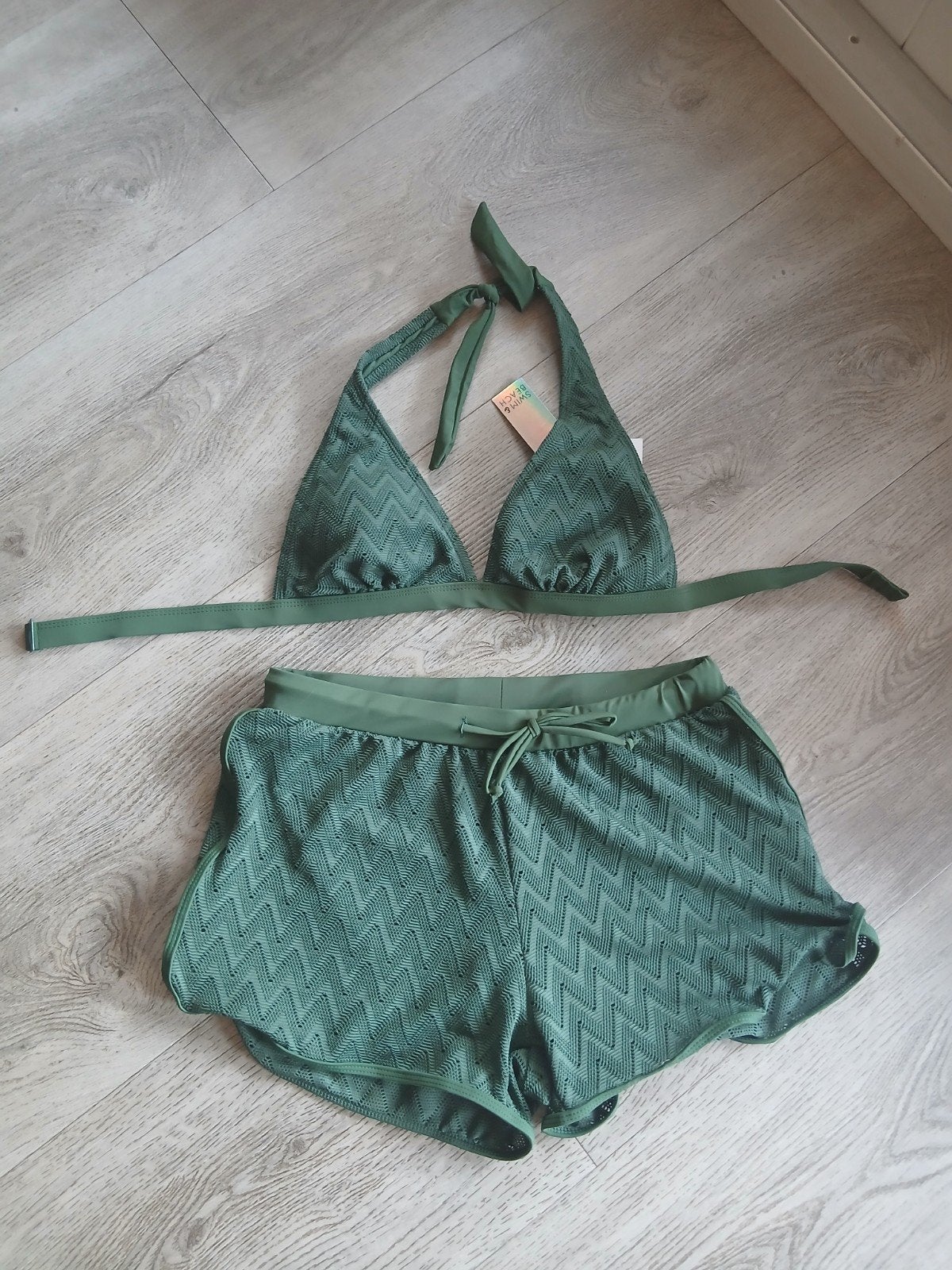 Nieuwe bikini top maat M met shorts maat S - Groen, Kleding | Dames, Badmode en Zwemkleding, Nieuw, Ophalen of Verzenden, Bikini