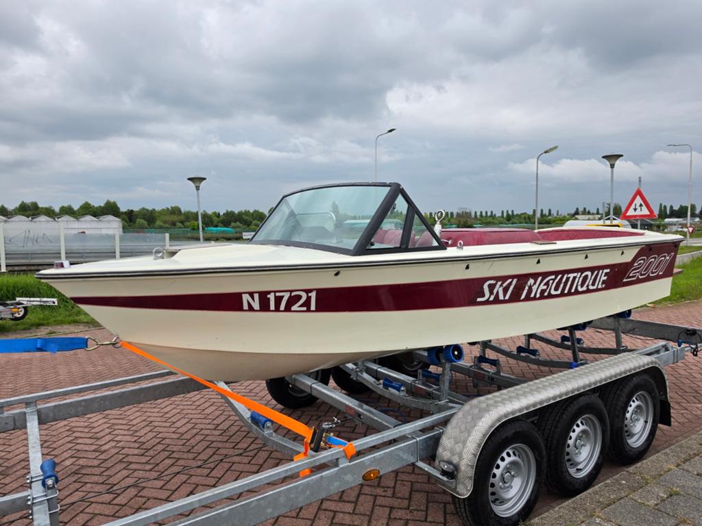 SKI NAUTIQUE 2001 V8 VAARKLAAR!i, Watersport en Boten, Speedboten, Gebruikt, Overige merken, Benzine, 200 pk of meer, Binnenboordmotor