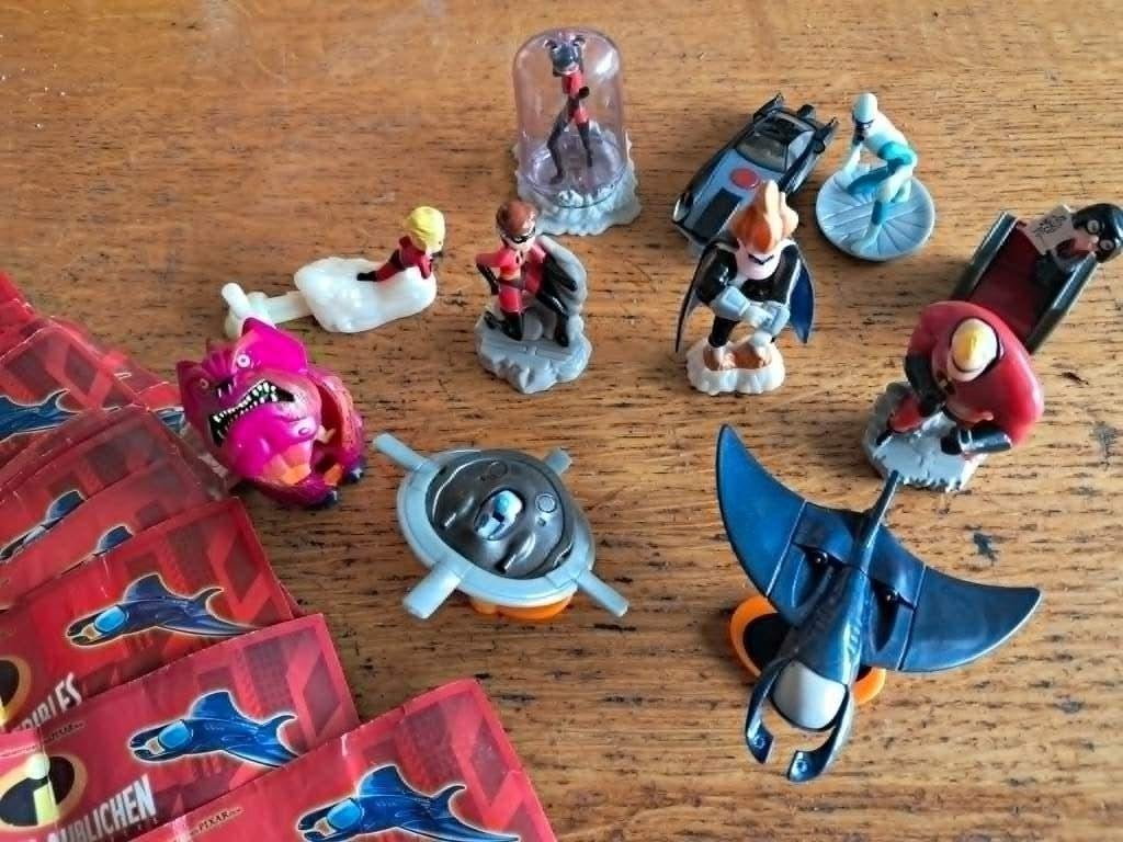 ferrero incredibles disney compleet met bpz`s  6,50, Ophalen of Verzenden, Zo goed als nieuw