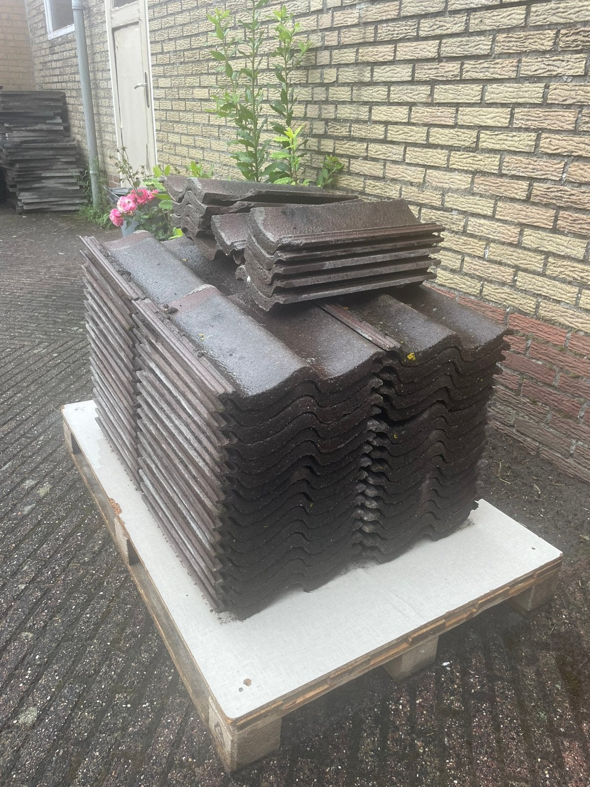 Sneldek dakpannen gratis ophalen, Ophalen, Gebruikt, Steen of Klei, Minder dan 5 m²