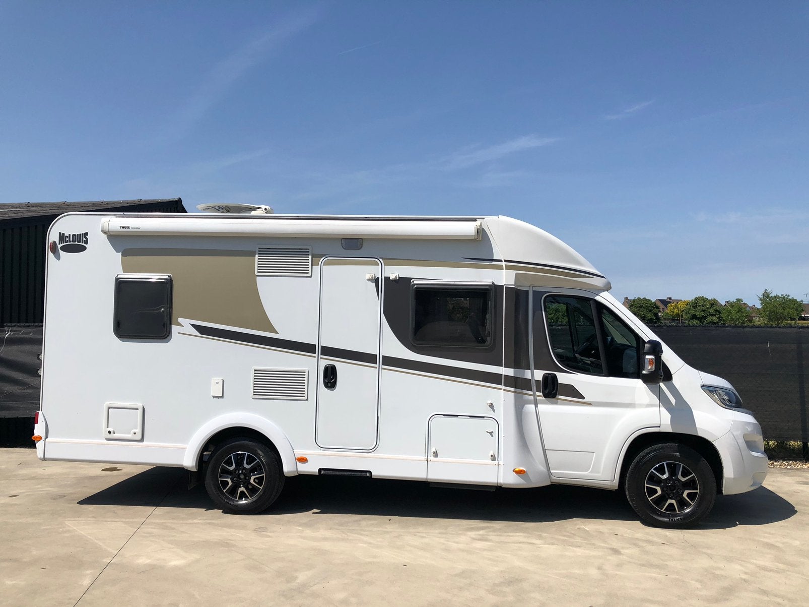 AUTOMAAT 130pk Maxi Vastbed Airco Camera Mc Louis Bj 2019, Caravans en Kamperen, Campers, Particulier, Tot en met 4, Half-integraal