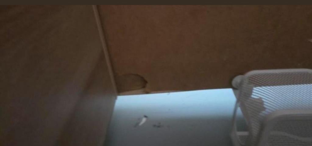 IKEA Alex bureau met gat in blad, Huis en Inrichting, Gebruikt, Met lades, Bruin, Ophalen of Verzenden