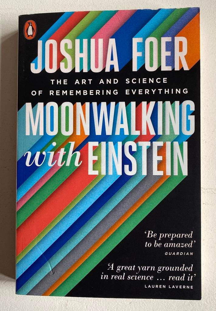 Moonwalking with Einstein - Joshua Foer, Ophalen of Verzenden, Zo goed als nieuw, Overige wetenschappen