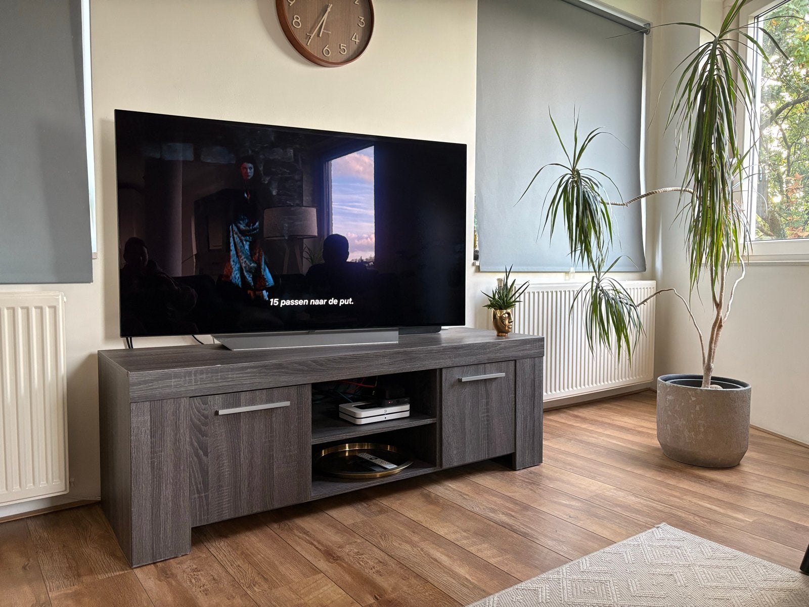 TV-meubel met opbergruimte - Must be picked up by Thursday, Ophalen, Kunststof, 100 tot 150 cm, Zo goed als nieuw