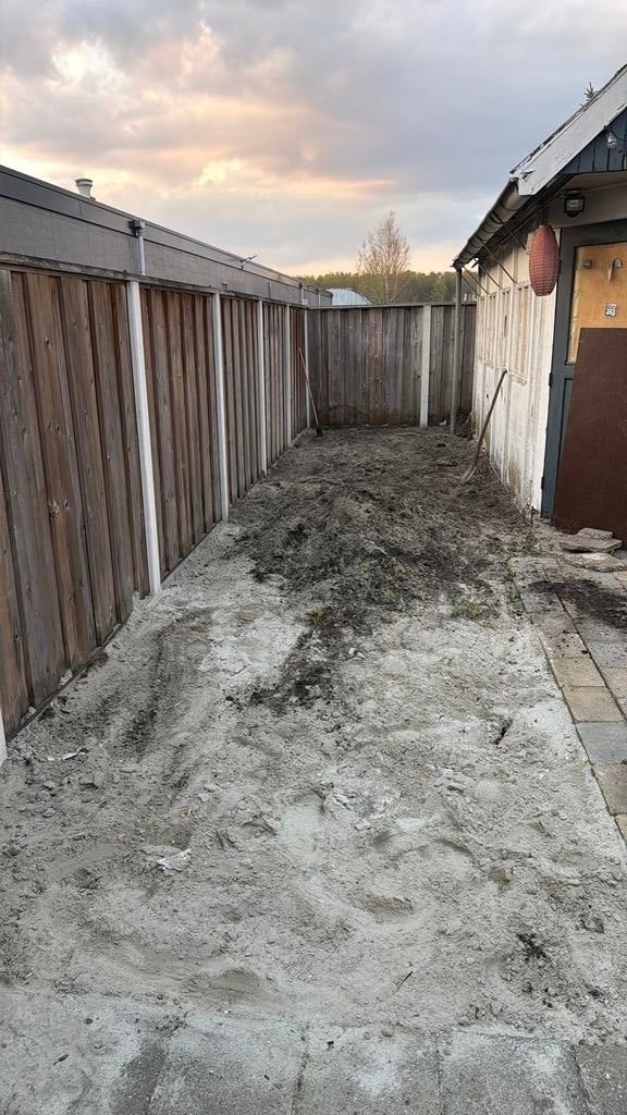 Geel en zwart zand gratis ophalen, Tuin en Terras, Zand, Ophalen of Verzenden, Zo goed als nieuw