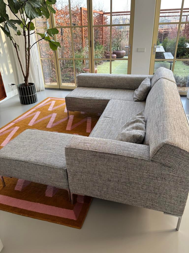 Design on stock bloq bank met lig gedeelte en hocker, Huis en Inrichting, Banken | Bankstellen, 75 tot 100 cm, Stof, Ophalen of Verzenden