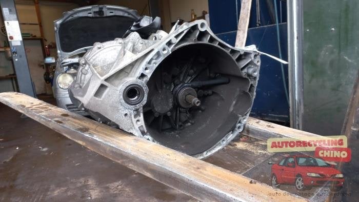 Versnellingsbak van een Renault Laguna, Auto-onderdelen, Transmissie en Toebehoren, Renault, Gebruikt, 3 maanden garantie, Ophalen