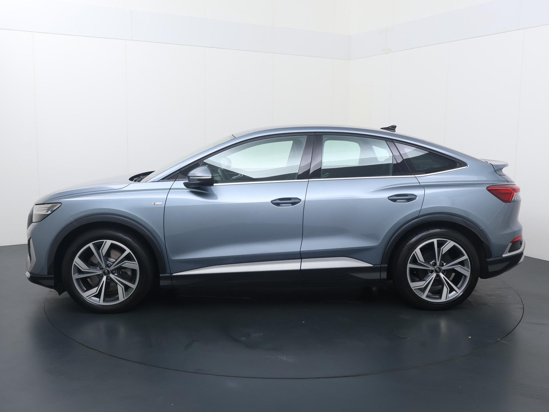 Audi Q4 Sportback e-tron 45 quattro S edition 77 kWh | 265 P, Auto's, 12 maanden, Gebruikt, Blauw, 33 min