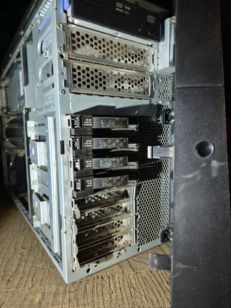 Foto 3 van IBM System x3400