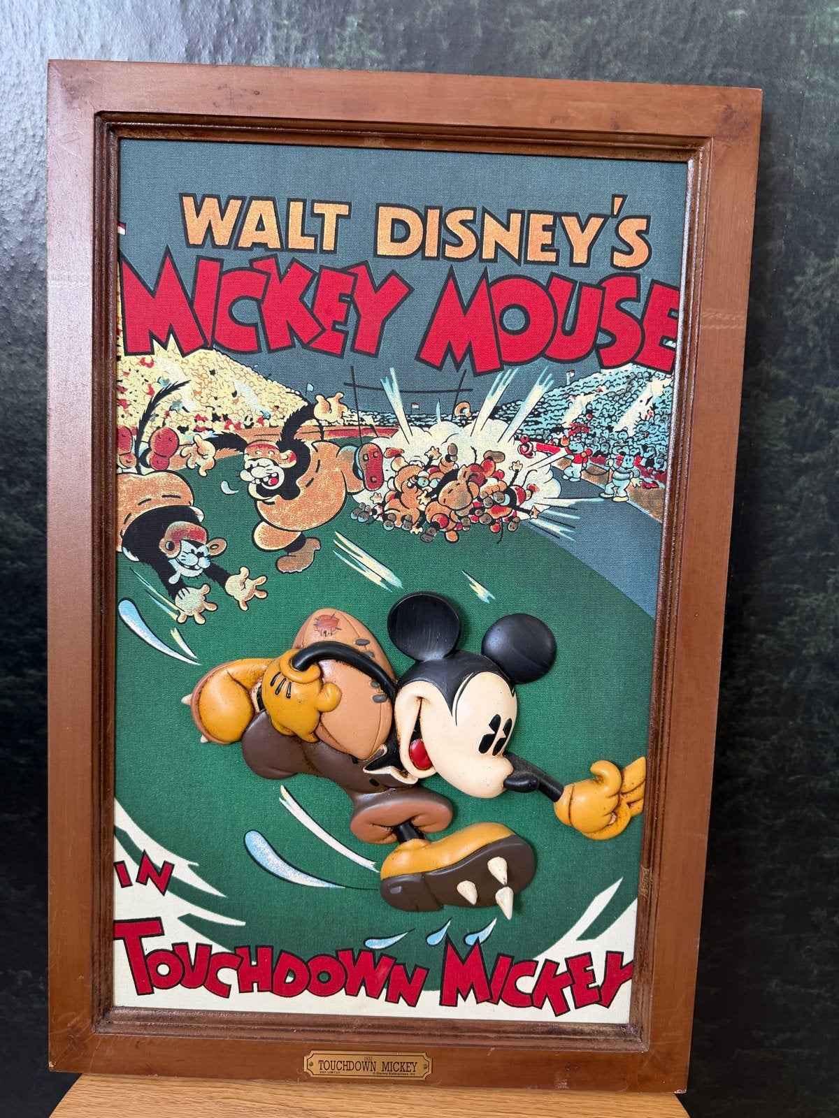 Uniek Walt Disney 'Touchdown Mickey' Schilderij met Reliëf, Ophalen, Doek, Overige onderwerpen, Ingelijst