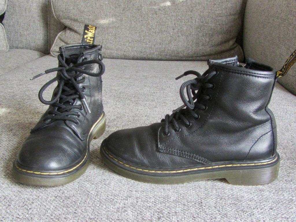 Dr MARTENS model 1460J maat 32, Zwart, Lage of Enkellaarzen, Ophalen of Verzenden, Dr. Martens