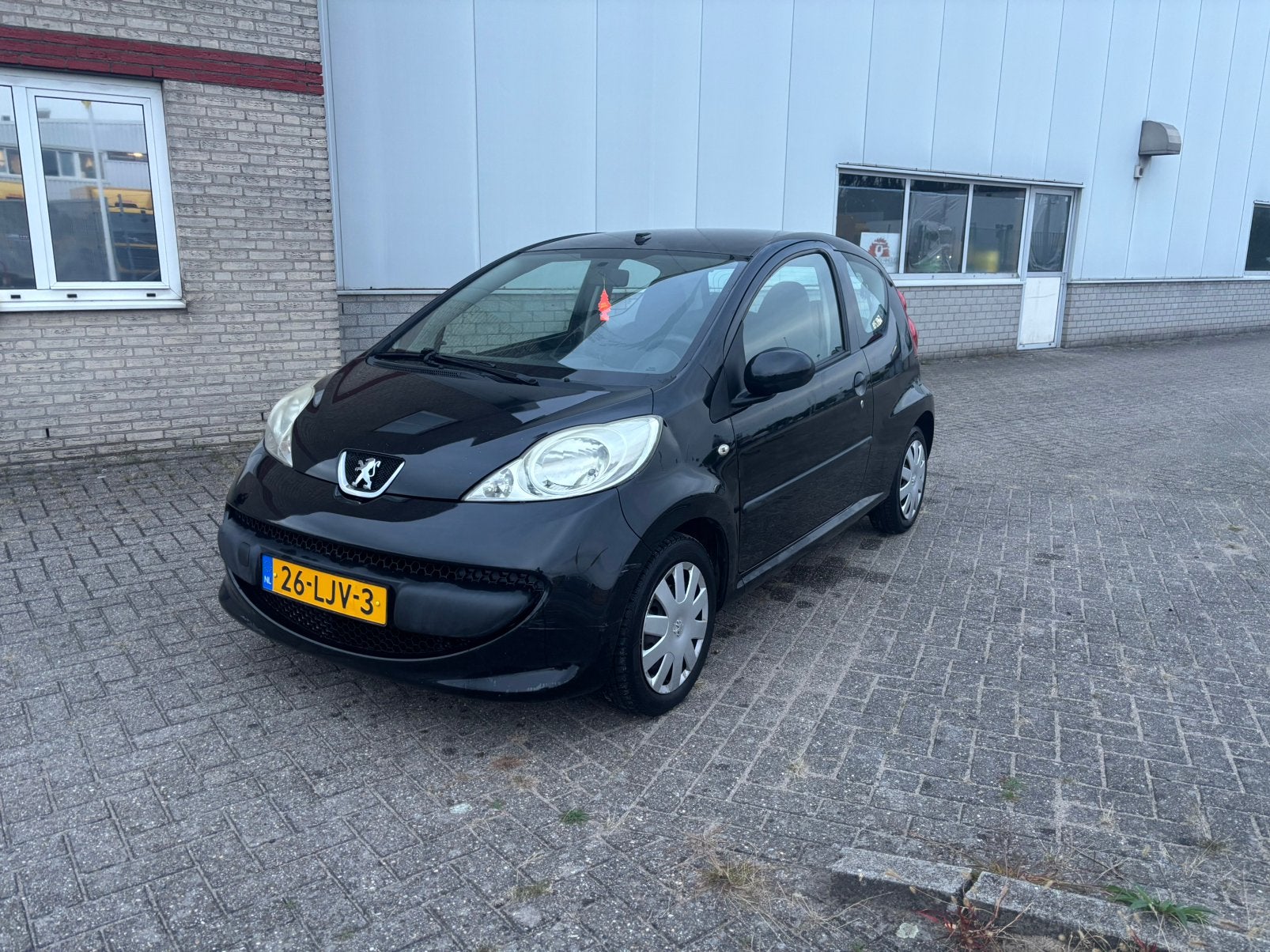 Peugeot 107 1.0 12V 3DR 2007 Zwart, Auto's, Voorwielaandrijving, 765 kg, 4 stoelen, Handgeschakeld