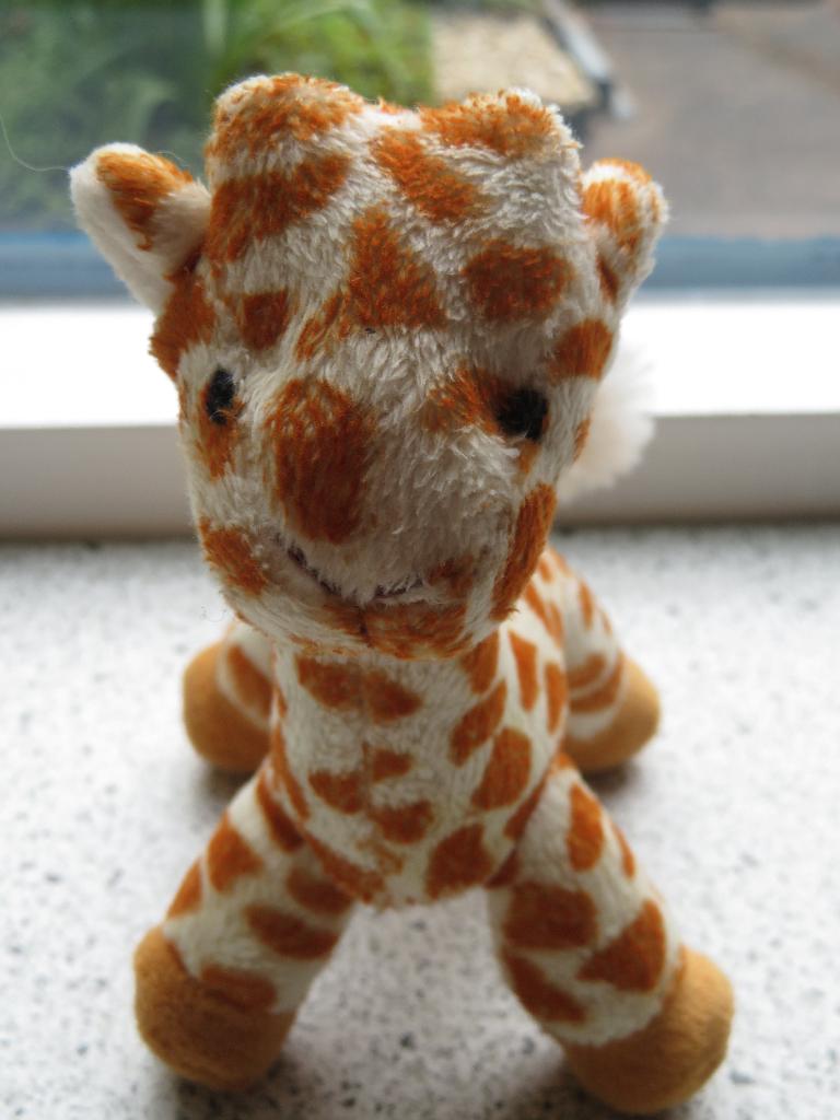 Girafje van Hema meet ca 14 cm hoog geborduurde oogjes, Kinderen en Baby's, Speelgoed | Knuffels en Pluche, Hema, Giraf, Ophalen of Verzenden