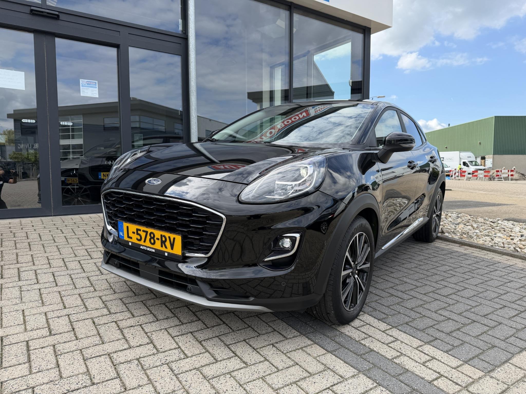 Ford Puma 1.0 125PK FULL HYBRID AUTOMAAT TITANIUM APPCARPLAY, Dealer onderhouden, Euro 6, Zwart, Bedrijf