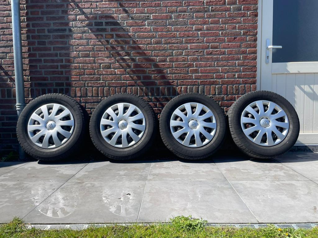 Complete set Vivaro / Trafic auto banden/bus, Ophalen of Verzenden, Overige typen