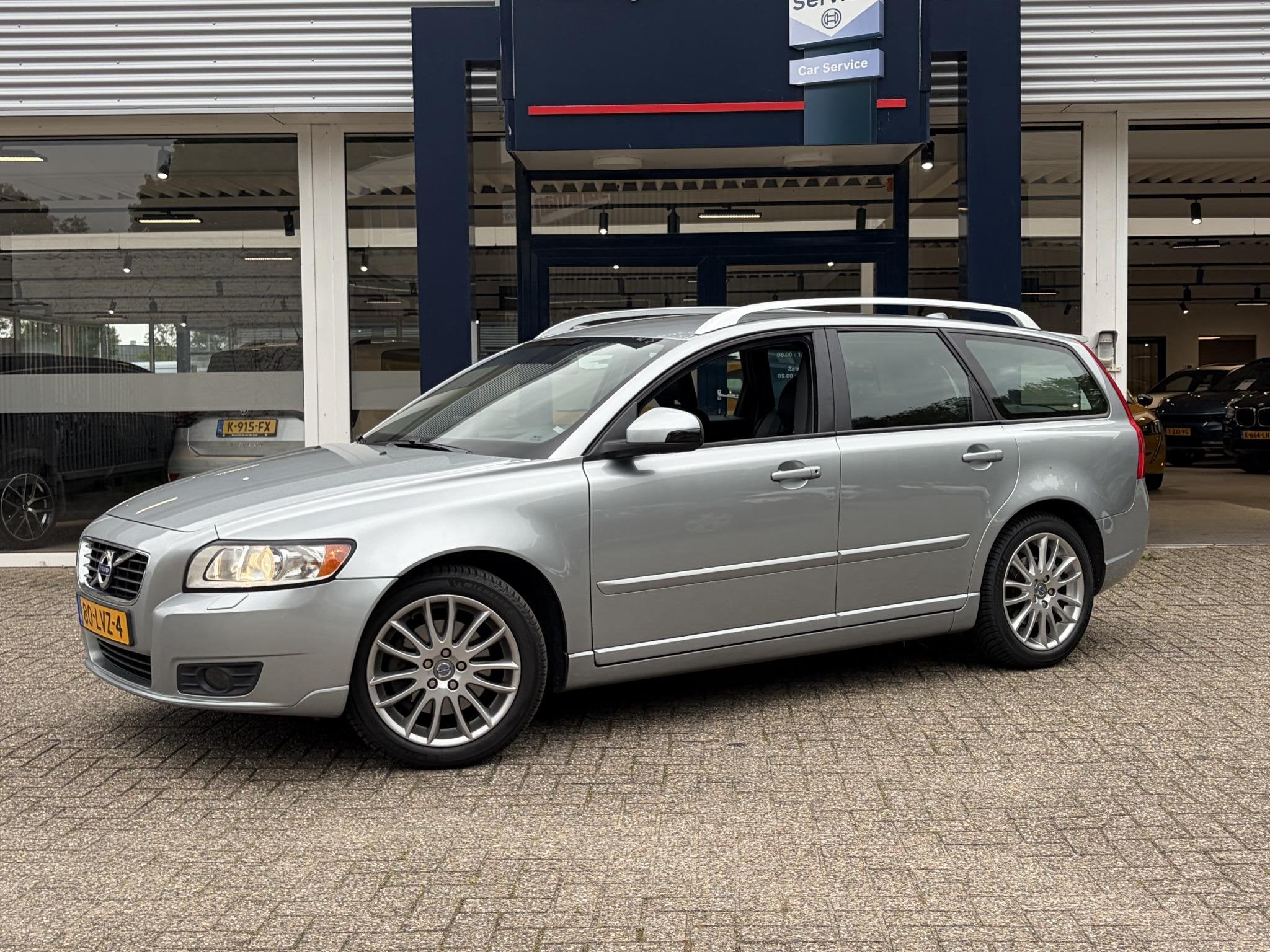 Volvo V50 2.4i Edition II / Automaat / NL-Auto / 2e-Eigenaar, Dealer onderhouden, Gebruikt, Zwart, 700 kg