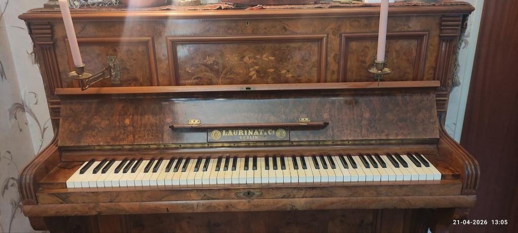 Laurinat&Co Berlin Piano met 2 kaarsenhouders en kruk, Ophalen