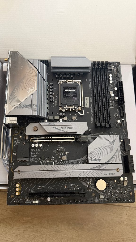 ASRock B860 LiveMixer WiFi aangeboden, LGA 1851, Ophalen of Verzenden, Zo goed als nieuw, ATX