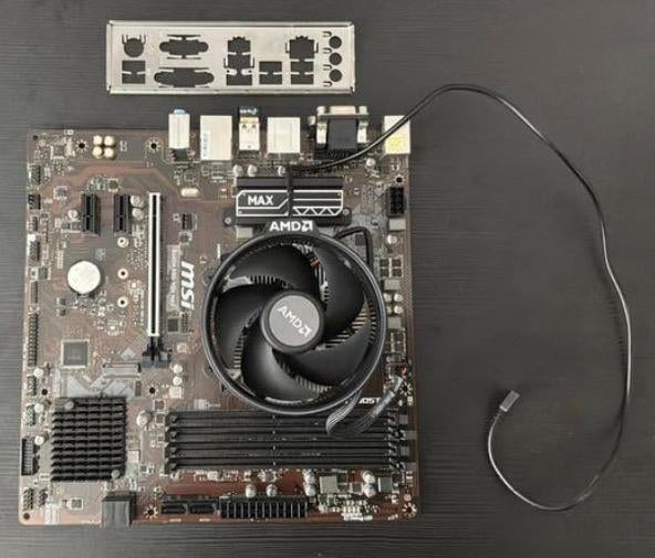 MSI B450M PRO-VDH MAX met AMD Ryzen 7 2700 processor, Computers en Software, Moederborden, Ophalen of Verzenden, Zo goed als nieuw