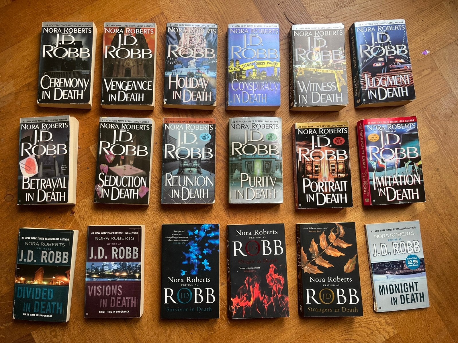 Verschillende titels v J.D. Robb/Nora Roberts (Engelstalig), Ophalen of Verzenden, Gelezen