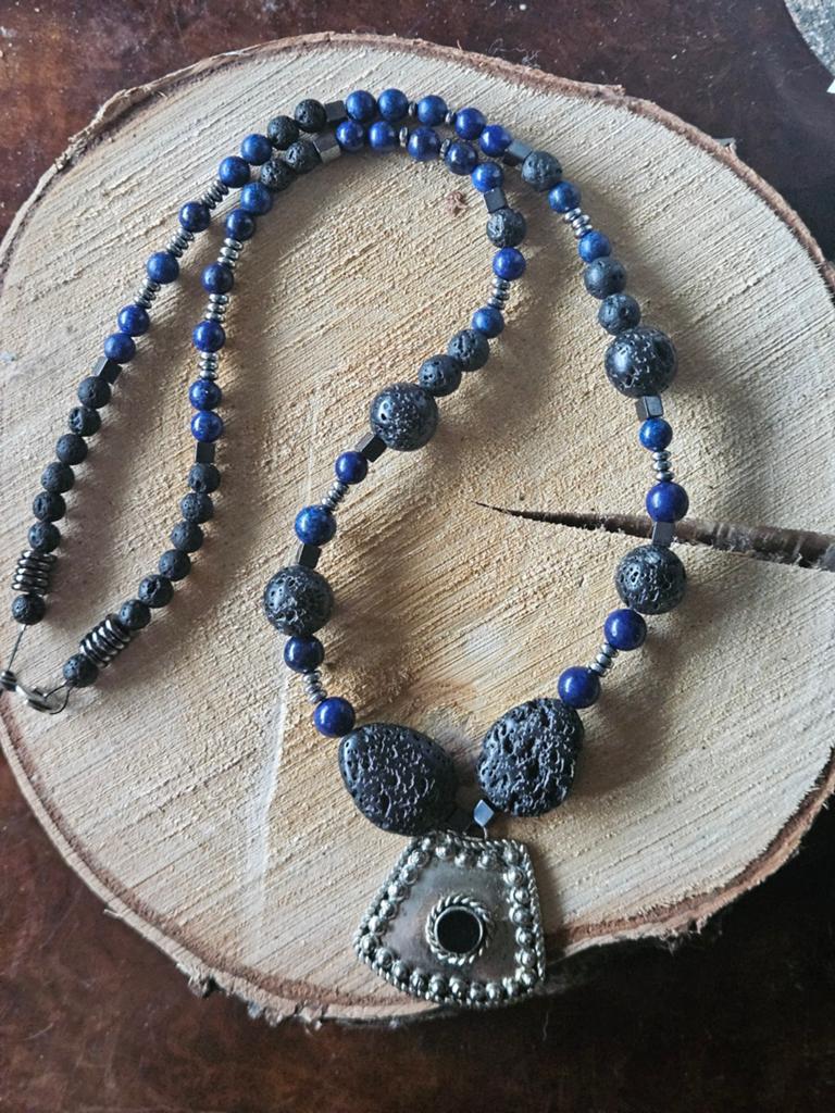 Unieke ketting met lavasteen, lapis lazuli, Geen, Nieuw, Ophalen of Verzenden, Steen of Mineraal